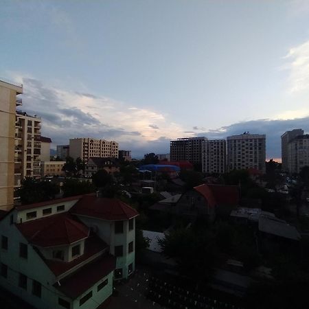Appartement Aura On Turusbekova Street 124 à Bichkek Extérieur photo